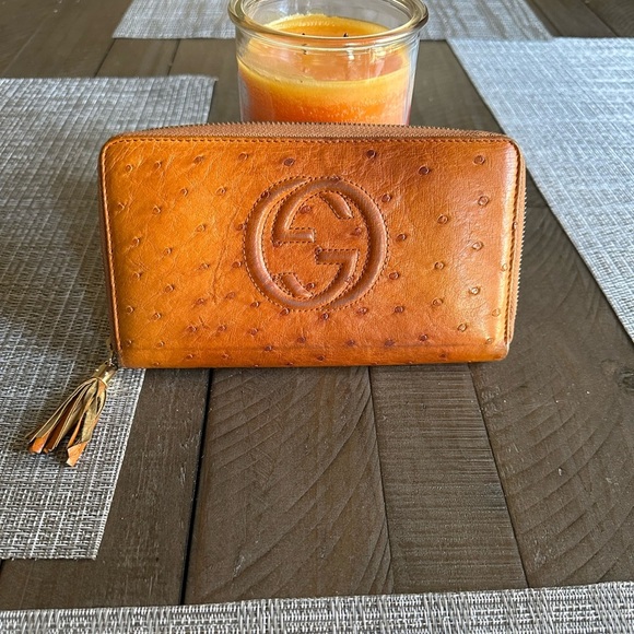 Gucci Handbags - 💥Authentic Gucci ostrich leather, large zip wallet💥
